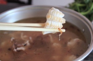 Lẩu mực nhúng giấm lạ mà ngon