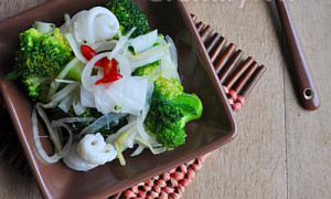 Mực trộn bông cải xanh ngon tuyệt