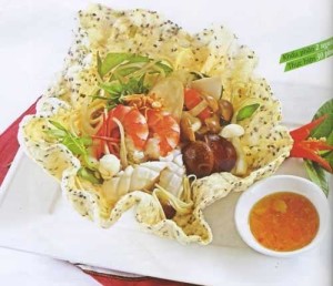 Gỏi nấm tôm mực rất mát và ngon miệng