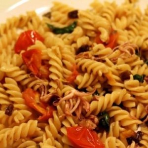 Món pasta xào mực xốt cà chua ngon và bổ