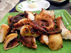 Đĩa bạch tuộc nướng ngon quá cơ