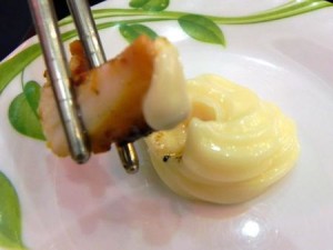 Mực nướng chấm xốt ngon tuyệt