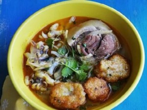 Bánh canh chả mực đậm đà và hấp dẫn