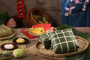 Trong dịp Tết bạn có thể lựa chọn những thực phẩm truyền thống để làm quà biếu Tết tặng cho sếp.