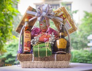 Giỏ quà đặc sản vùng miền sẽ là một lựa chọn mới để trao gửi yêu thương, trao món quà giàu dinh dưỡng đến người sếp của bạn.