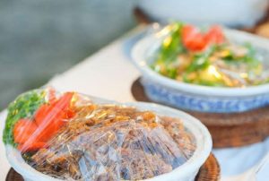 Nếu thời tiết nóng ẩm, bạn cần bảo quản niêu cá trong tủ lạnh, như vậy sẽ giữ món ăn tươi ngon trong từ 7 – 10 ngày